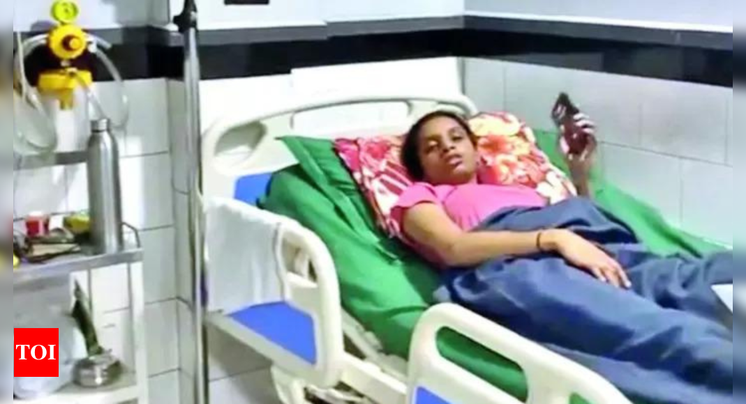 Electric Shock: Student paralyzed by electric shock at Old Rajender Nagar library | Delhi News