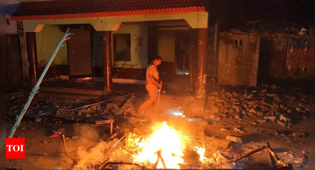 Mob sets man's house on fire for eloping with woman from different religion in UP | Bareilly News