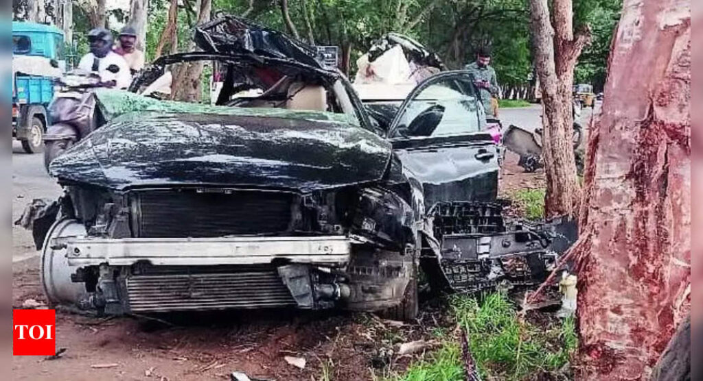 3 engineering students die as Audi car rams tree near Karnataka's Kolar | Bengaluru News