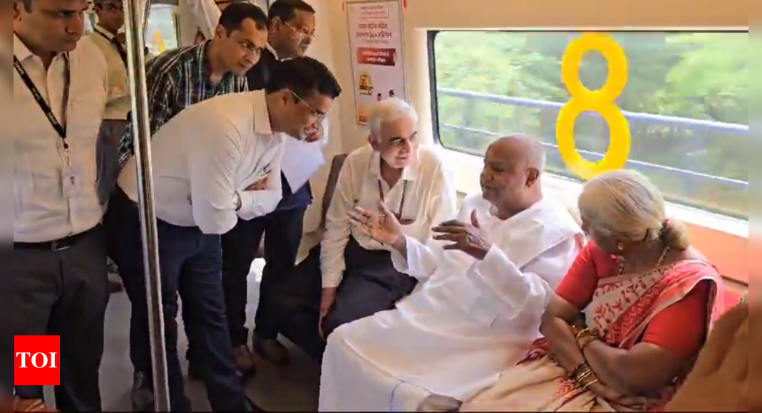 Former PM Deve Gowda travels in metro during his Delhi visit | India News