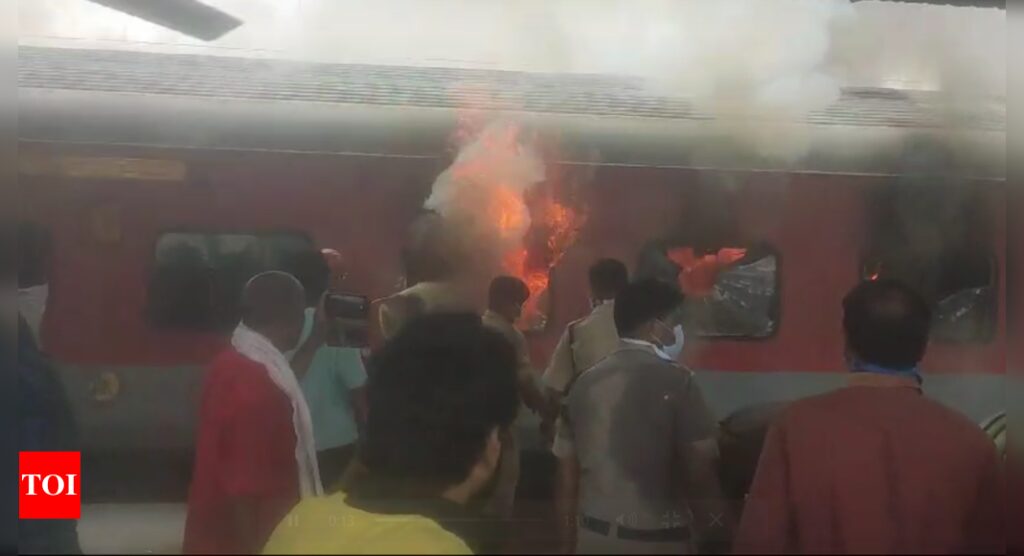 Three bogies of Khoba Express ablaze at Vizag railway station | Visakhapatnam News