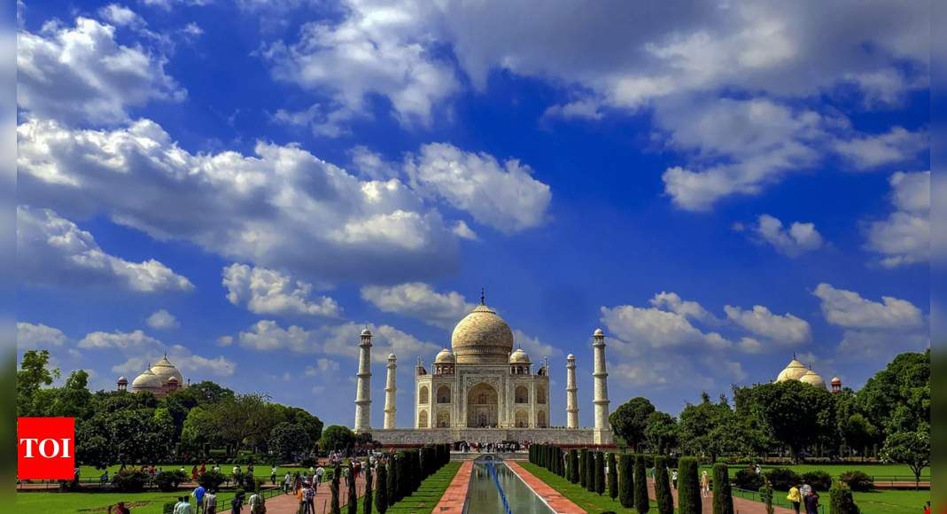 2 right-wing men arrested for pouring Ganga water at Taj 's main mausoleum in Agra | Agra News