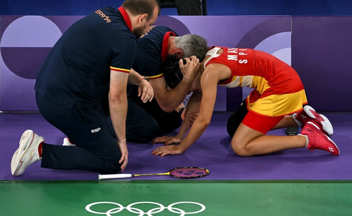 Carolina Marin In Tears After In-Game Injury Ends Paris Olympic 2024 Dream - Watch