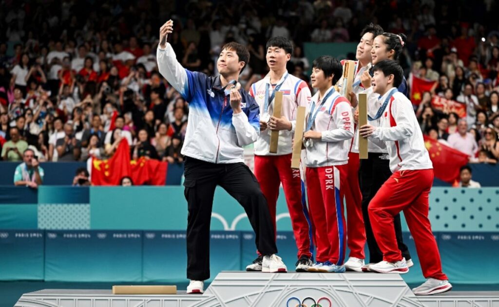 North Korea-South Korea Olympic Podium Selfie Breaks Internet - Watch