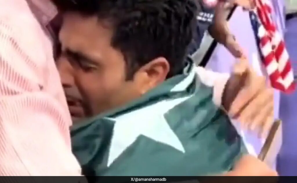 Wrapped In Pakistan Flag, Arshad Nadeem Breaks Down After Clinching Olympics Gold. Video